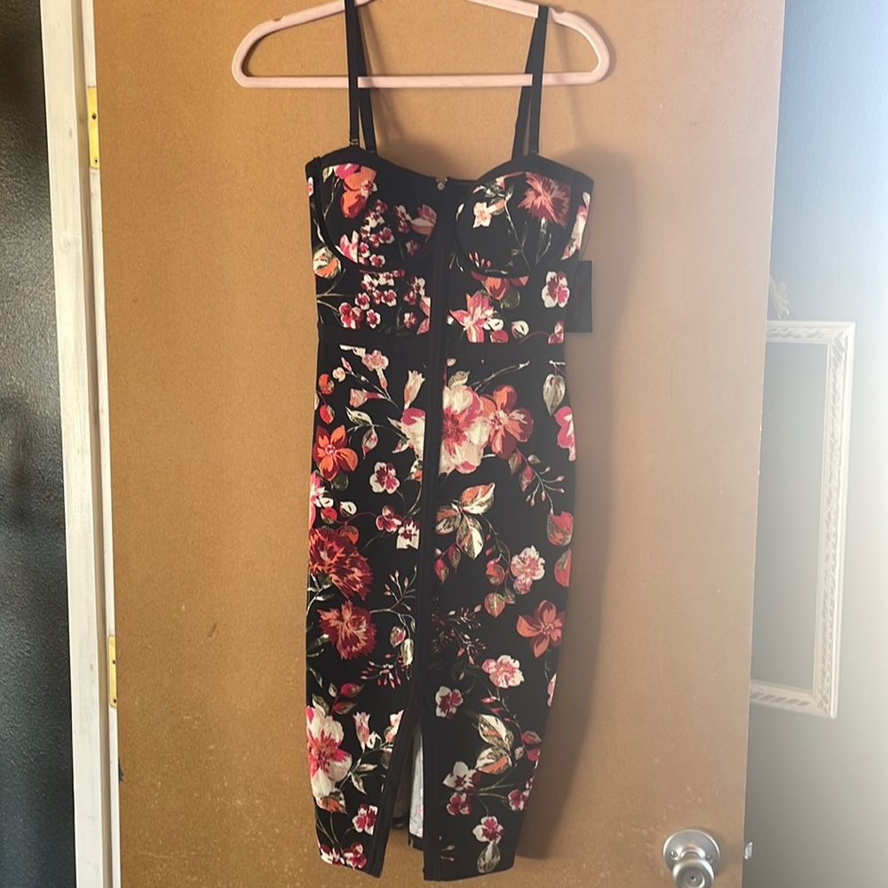 Body-con dress below the knee